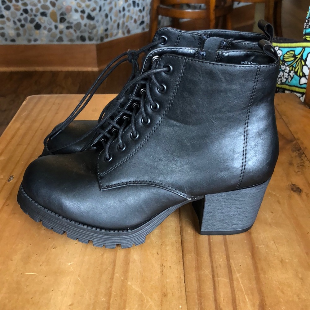 Soda Black Heeled Boots